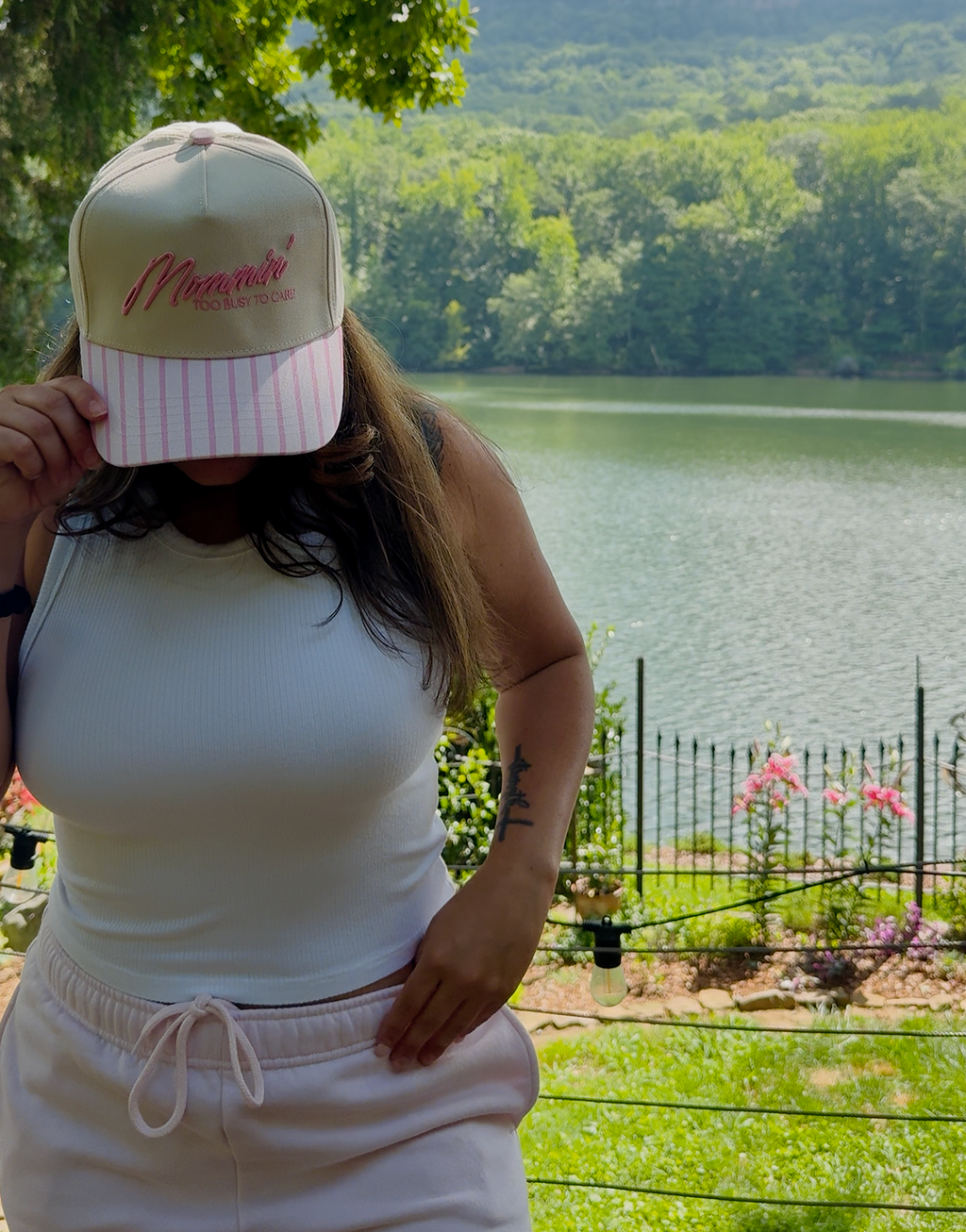 Mommin' Trucker hat